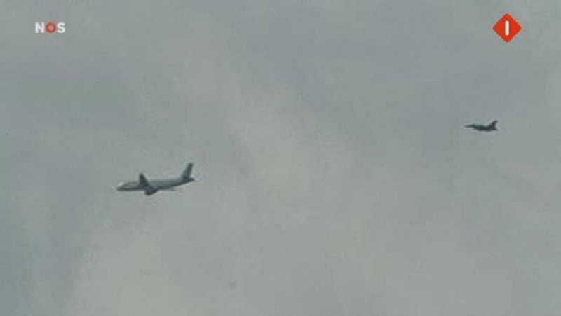 Dos F16 escoltan un avión de pasajeros en Amsterdam por un posible secuestro