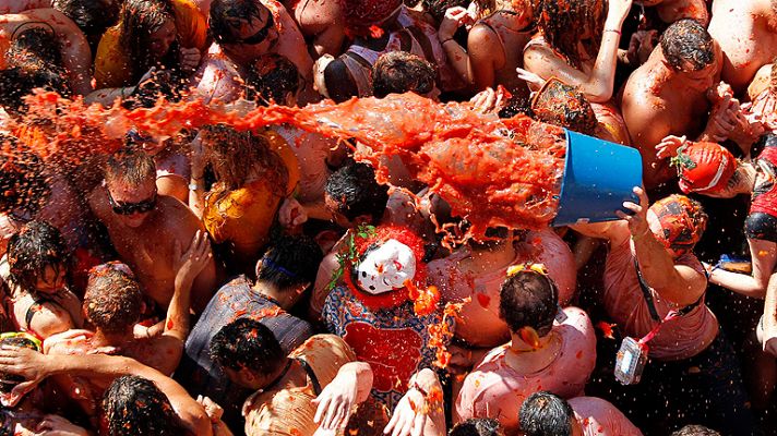 Telediario 1 - Llega la tomatina