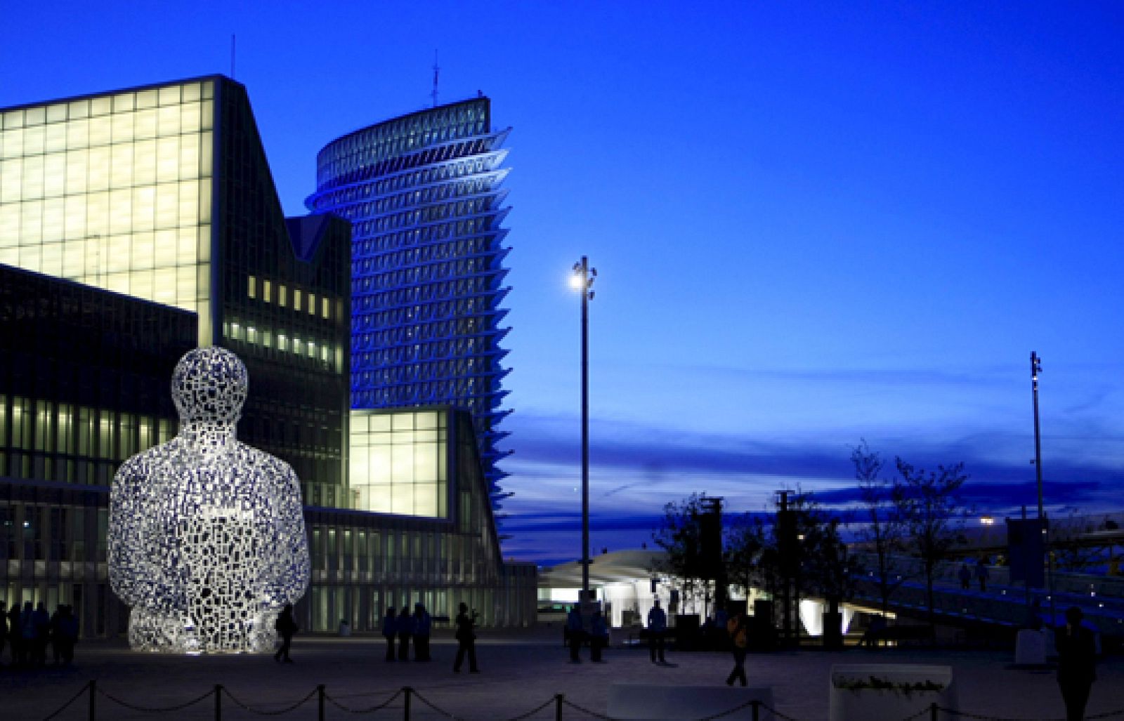 Zaragoza se llena de luz y color