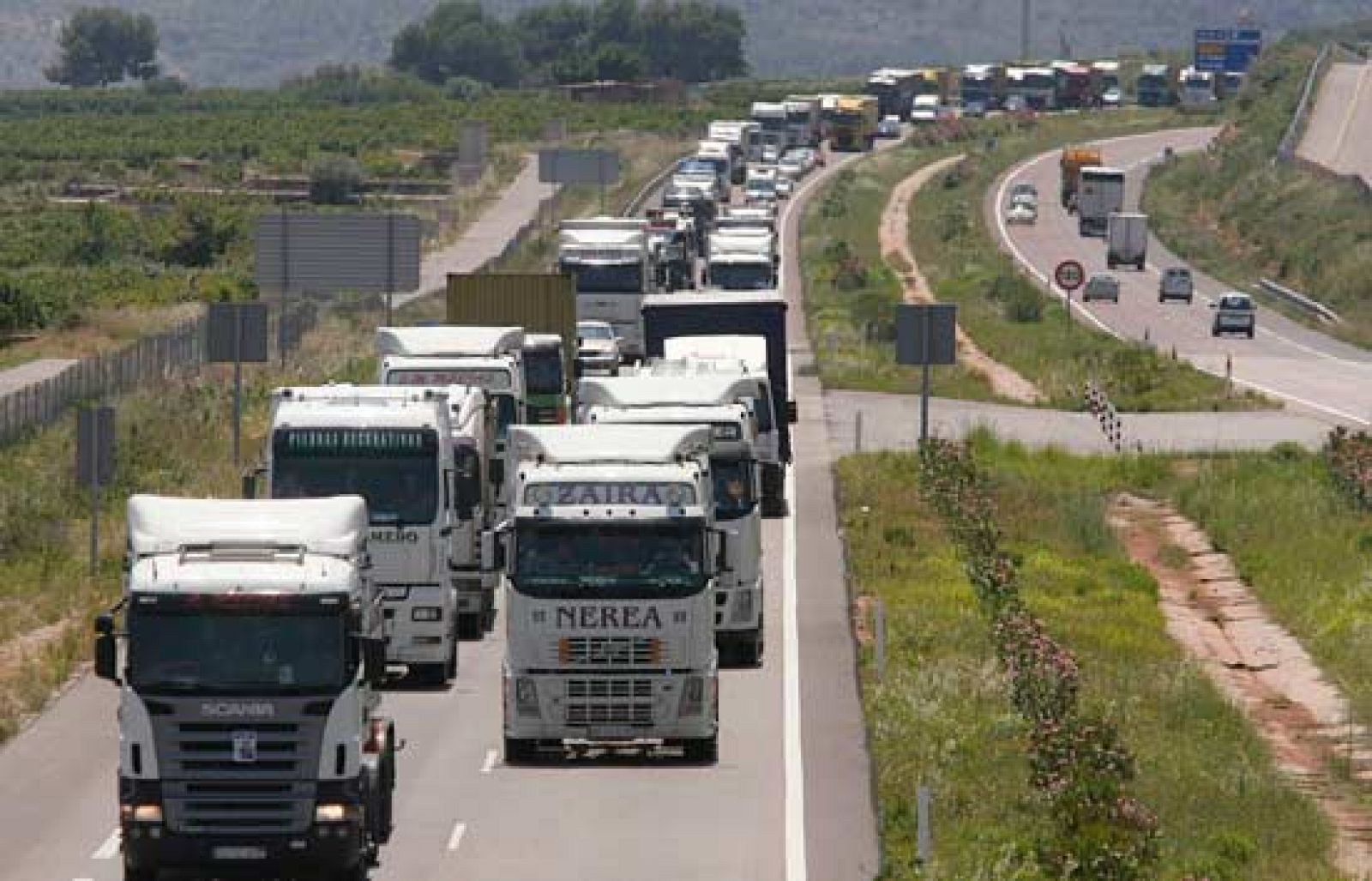 El equipo de Comando Actualidad aborda las consecuencias de la huelga del transporte en 'Desabastecidos'.