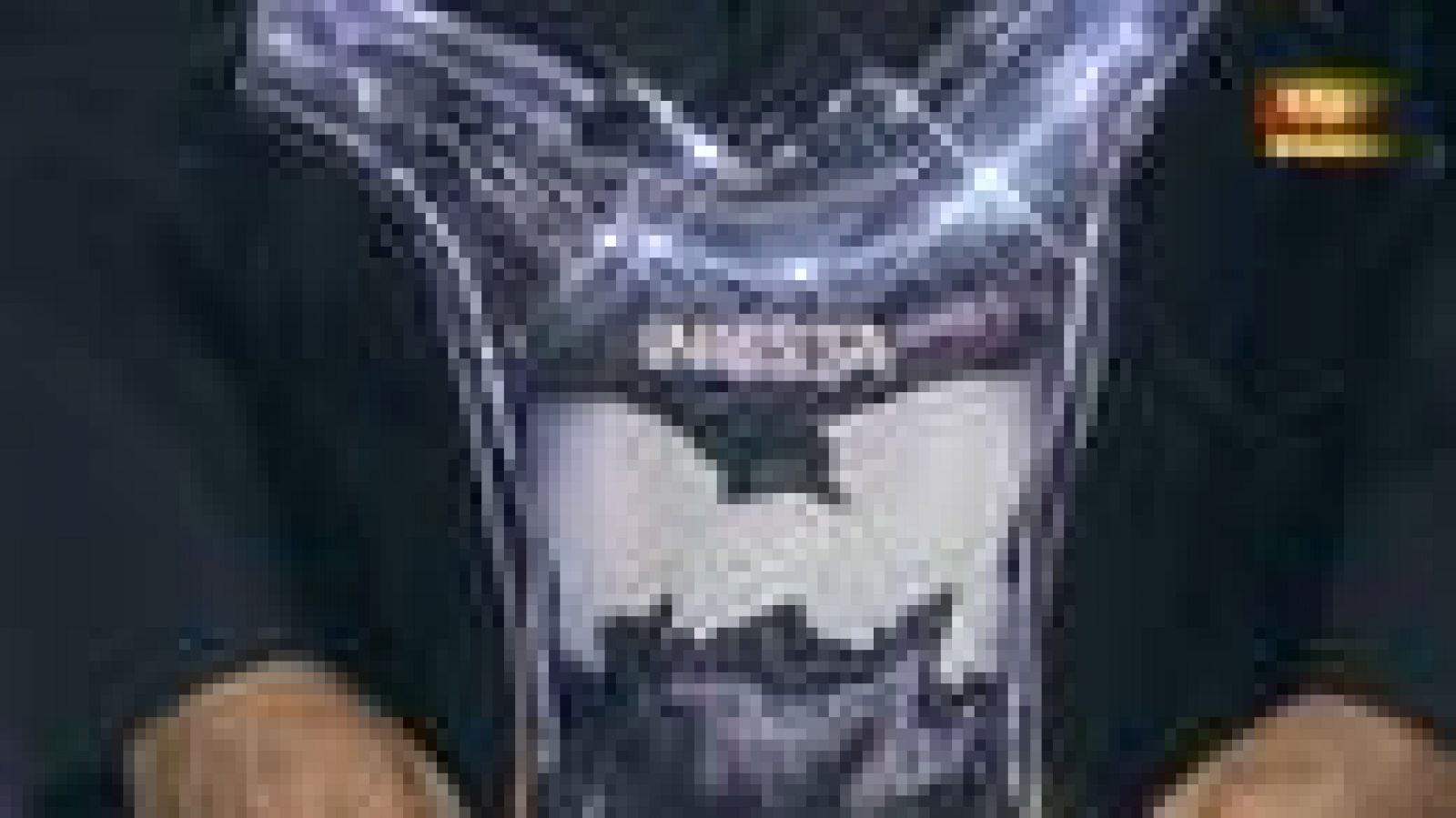 El jugador del Barcelona Andres Iniesta ha sido elegido el mejor jugador de Europa en la temporada 2011-2012, por delante de su compañero de equipo Leo Messi y el madridista Cristiano Ronaldo.