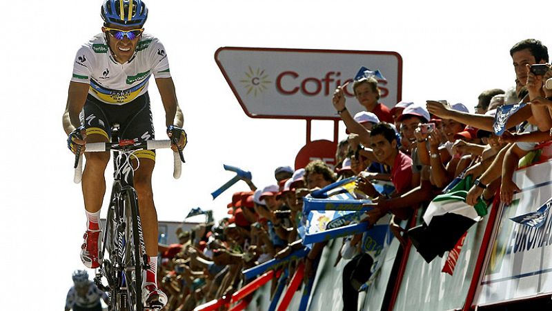 El pinteño Alberto Contador aguarda con ansia la llegada de la alta montaña, donde espera "ir mejor", después de pasar en segundo lugar por el mirador de Ézaro, por detrás del líder de la Vuelta, Joaquim 'Purito' Rodríguez.
