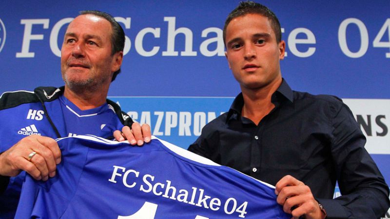 El Barça ha hecho oficial la cesión por un año del holandés Ibrahim Afellay al Schalke 04. El Mallorca acaba de fichar a un ex del Barça, al mexicano Giovani Dos Santos por cuatro temporadas. Álvaro Vázquez cambia el Espanyol por el Getafe y el Mála
