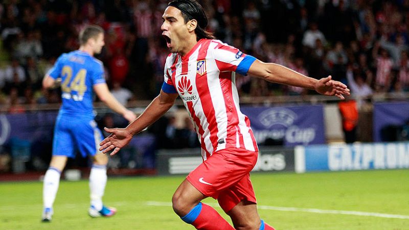 El colombiano ha marcado el segundo tanto de la final de la Supercopa de Europa al colocar el balón en la escuadra, lejos del alcance de Cech, el portero del Chelsea, en una nueva muestra de su calidad.