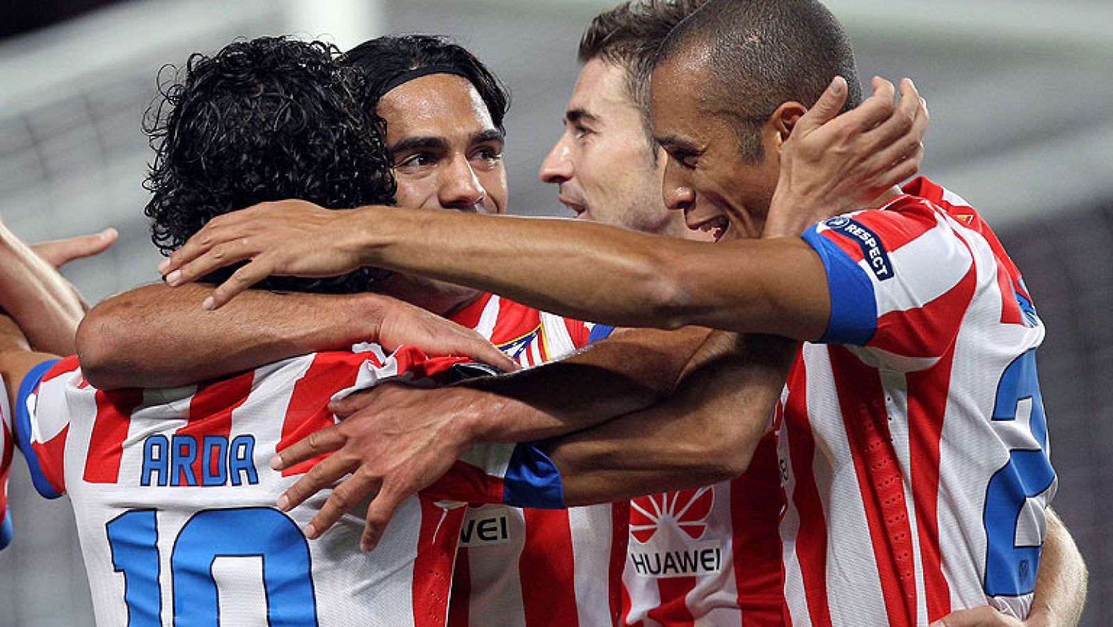 El jugador rojiblanco Miranda ha incrementado el castigo que el Atlético ha infringido al Chelsea en la final de la Supercopa de Europa.