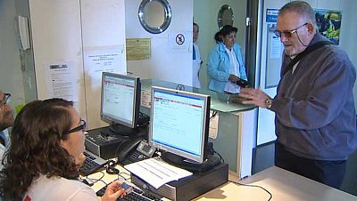 Tarjeta sanitaria inmigrantes Los inmigrantes sin papeles dejan de tener derecho a la tarjeta sanitaria
