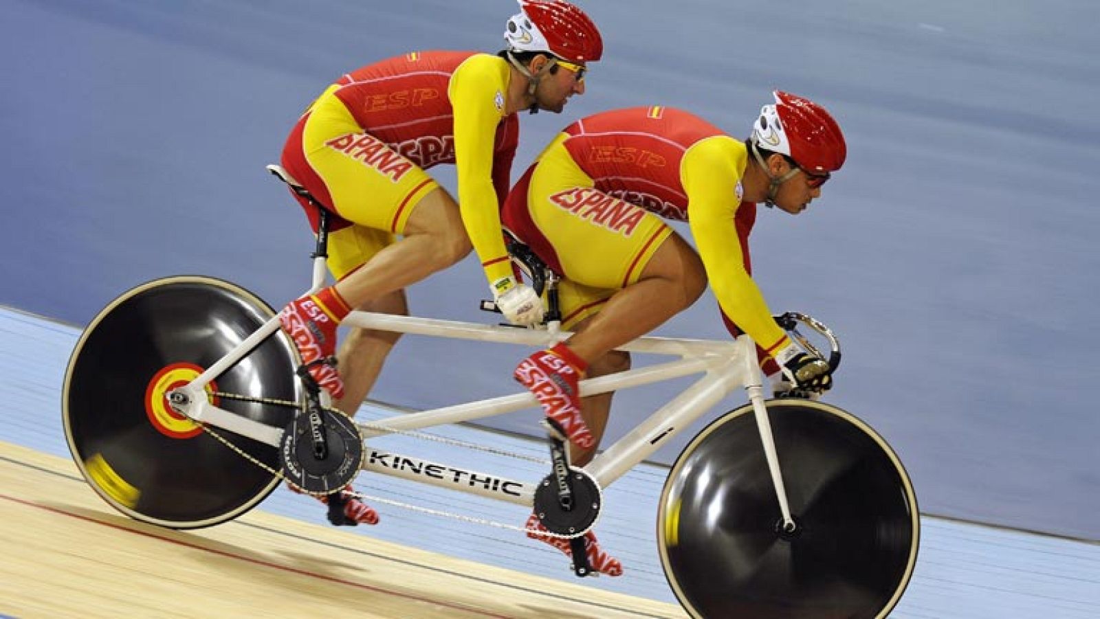 El tándem de ciclismo español de los Juegos Paralímpicos compuesto por José Enrique Porto y Juan Antonio Villanueva (Clase B) ha conseguido hoy la medalla de bronce en la prueba de velocidad, que se ha disputado en el velódromo de la capital londinen