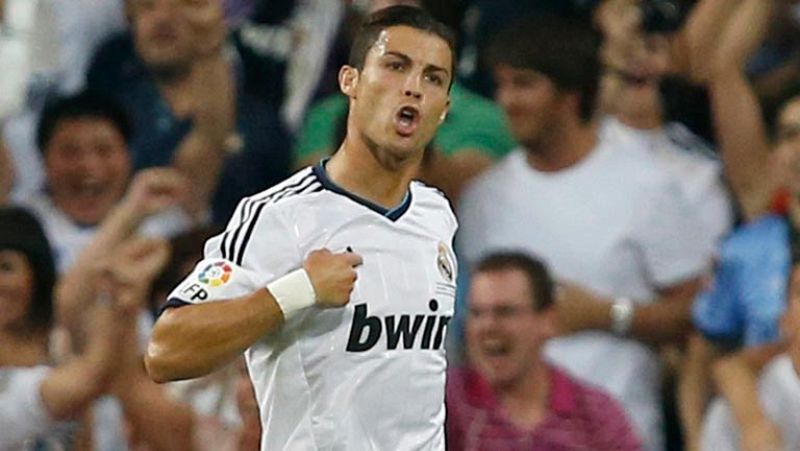 El Real Madrid quiere aprovechar el efecto Supercopa ante el Granada para lograr su primera victoria en Liga. Está  a cinco puntos del Barça y no puede perdonar más. Cristiano apunta al once. Buen partido también para los refuerzos Essien y Modric.