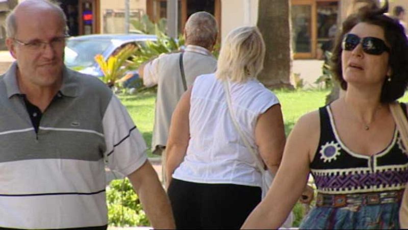 El nuevo decreto que deja sin tarjeta sanitaria a inmigrantes sin papeles también afecta al turismo sanitario  