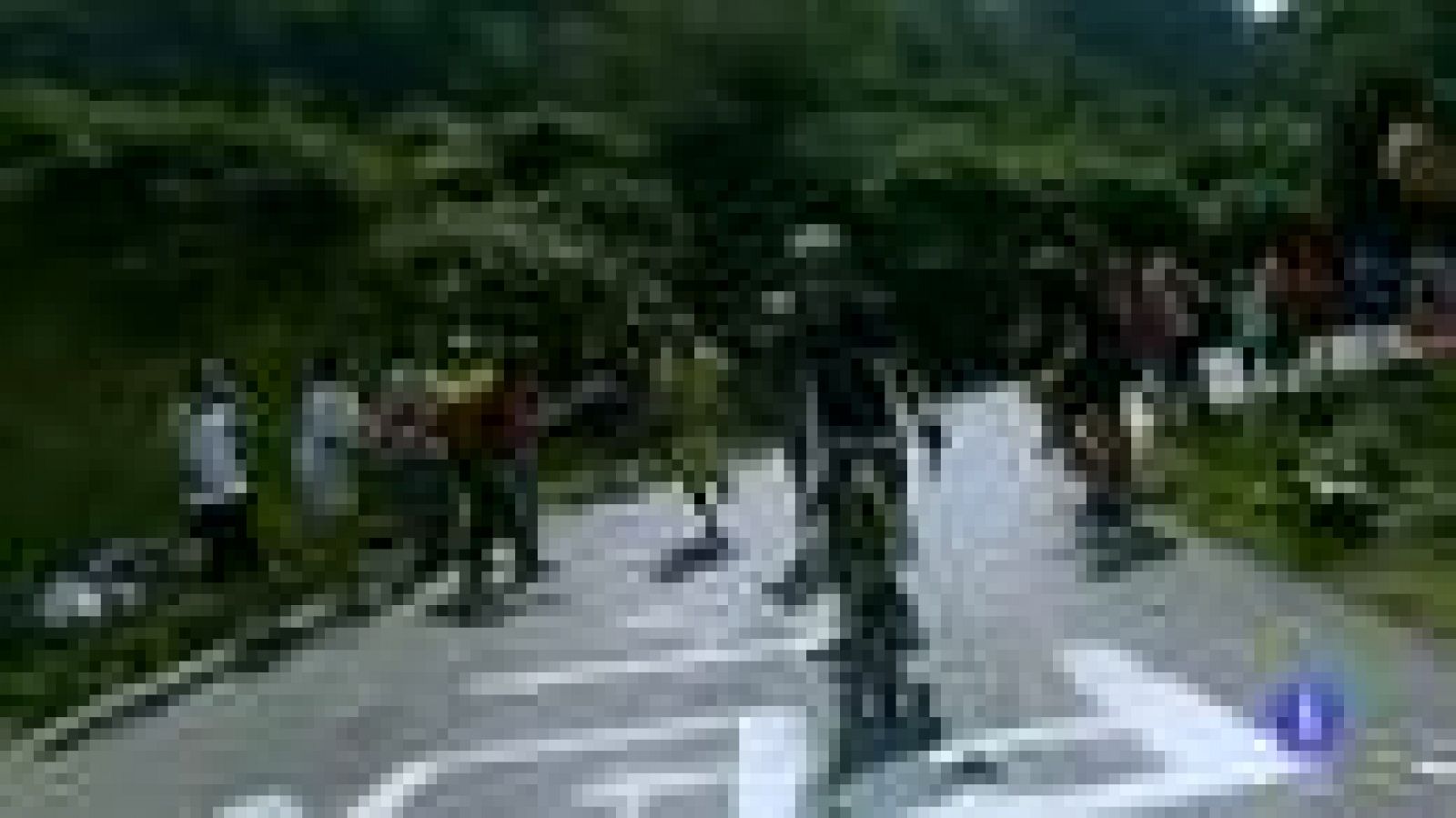 Ni Contador,ni Purito  ni Valderde... la décimoquinta etapa de la Vuelta con final en Lagos de Covadonga fue para el sevillano Antonio Piedra, de 26 años. Entró en solitario después de una escapada de 11 kilómetros. Es el triunfo más grande de su vid