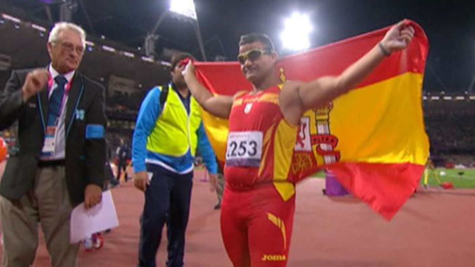 El lanzador paralímpico español David Casinos ha dado a España la tercera medalla de oro en lanzamiento de disco, con una mejor marca de 38,41 que logró en su tercer lanzamiento.