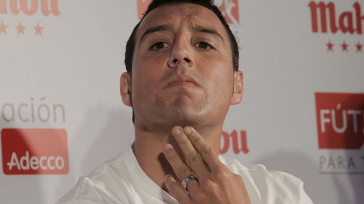 Cazorla: "Iniesta es un futbolista diferente y se merece premio"