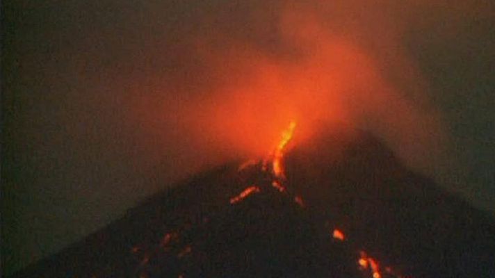 Telediario 1 - El volcán Fuego vuelve a la actividad en Guatemala