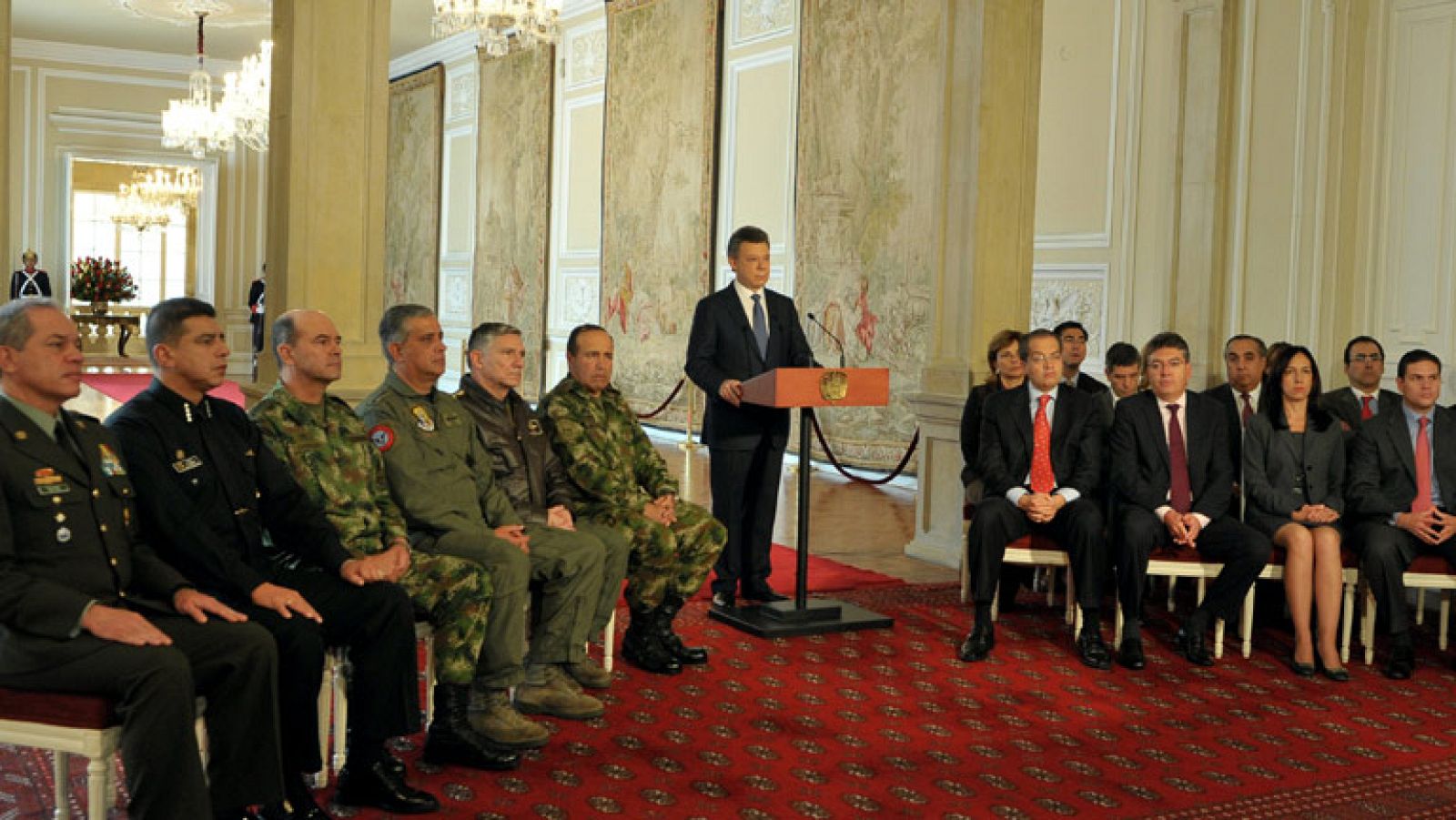 Gobierno colombiano y FARC confirman las conversaciones y se comprometen a buscar la paz