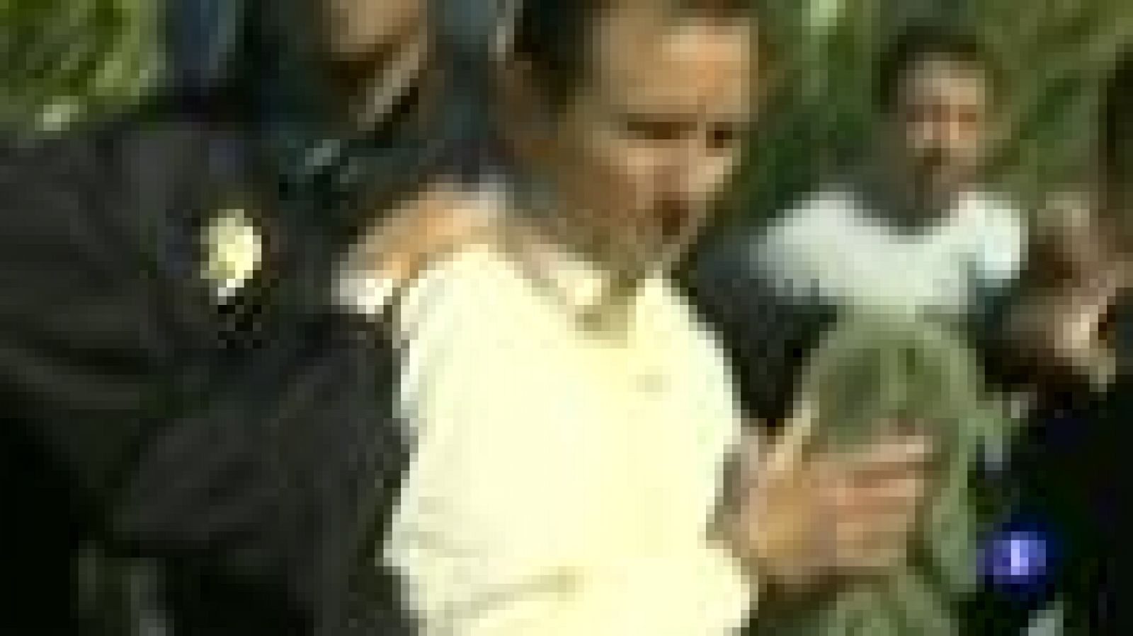 El juez ha dictado un nuevo auto en el que imputa a Jose Breton de un doble delito de asesinato con alevosia y con la agravante de parentesco