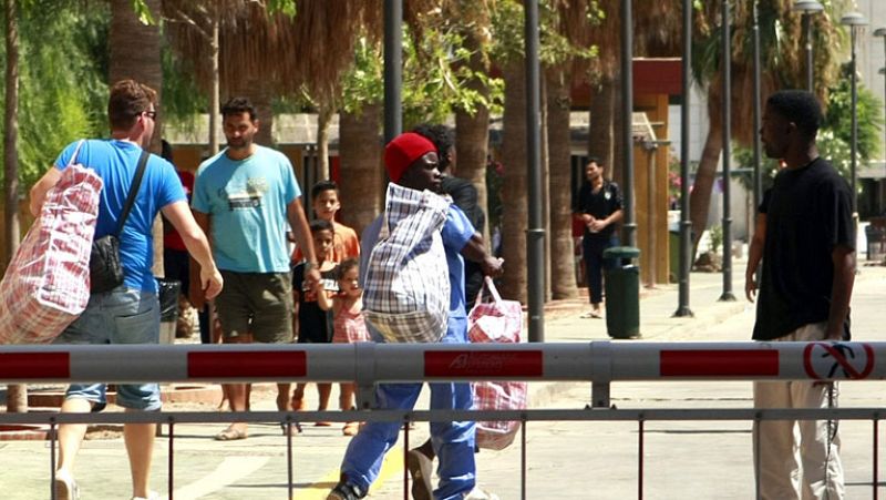  La Comisión Europea va a pedir a España más información sobre el desalojo de los inmigrantes de la isla de Tierra