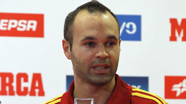 Telediario 1 - Iniesta no se ve como ejemplo de nada