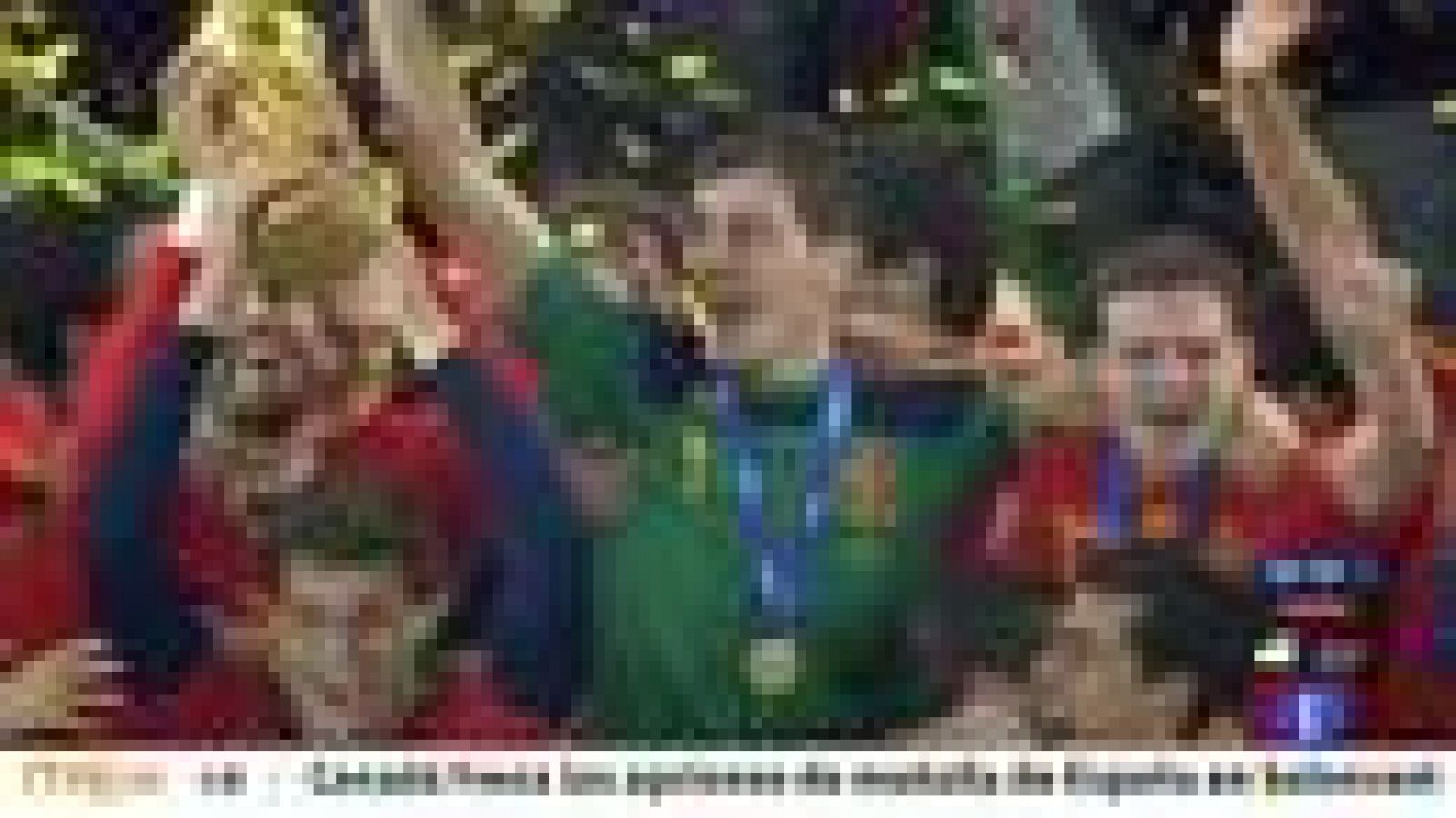 Telediario 1: Del Bosque: "Iker y Xavi son merecedores del premio Príncipe de Asturias de los Deportes" | RTVE Play