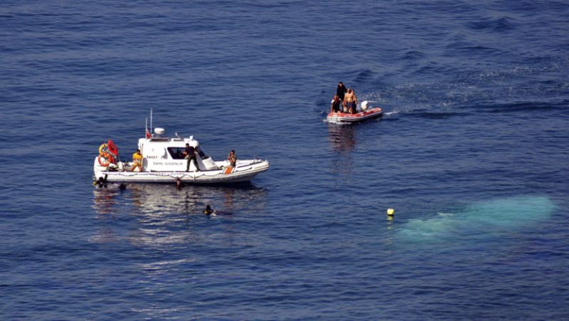 Decenas de inmigrantes mueren al hundirse el barco en que intentaban salir de Turquía 