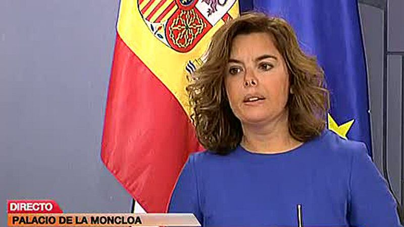  La vicepresidenta del Gobierno, Soraya Saénz de Santamaría, ha afirmado que la decisión sobre la petición de ayuda al fondo de rescate europeo debe analizarse con calma y prudencia, y no puede tomarse "ni a bote pronto ni de la noche a la mañana". 
