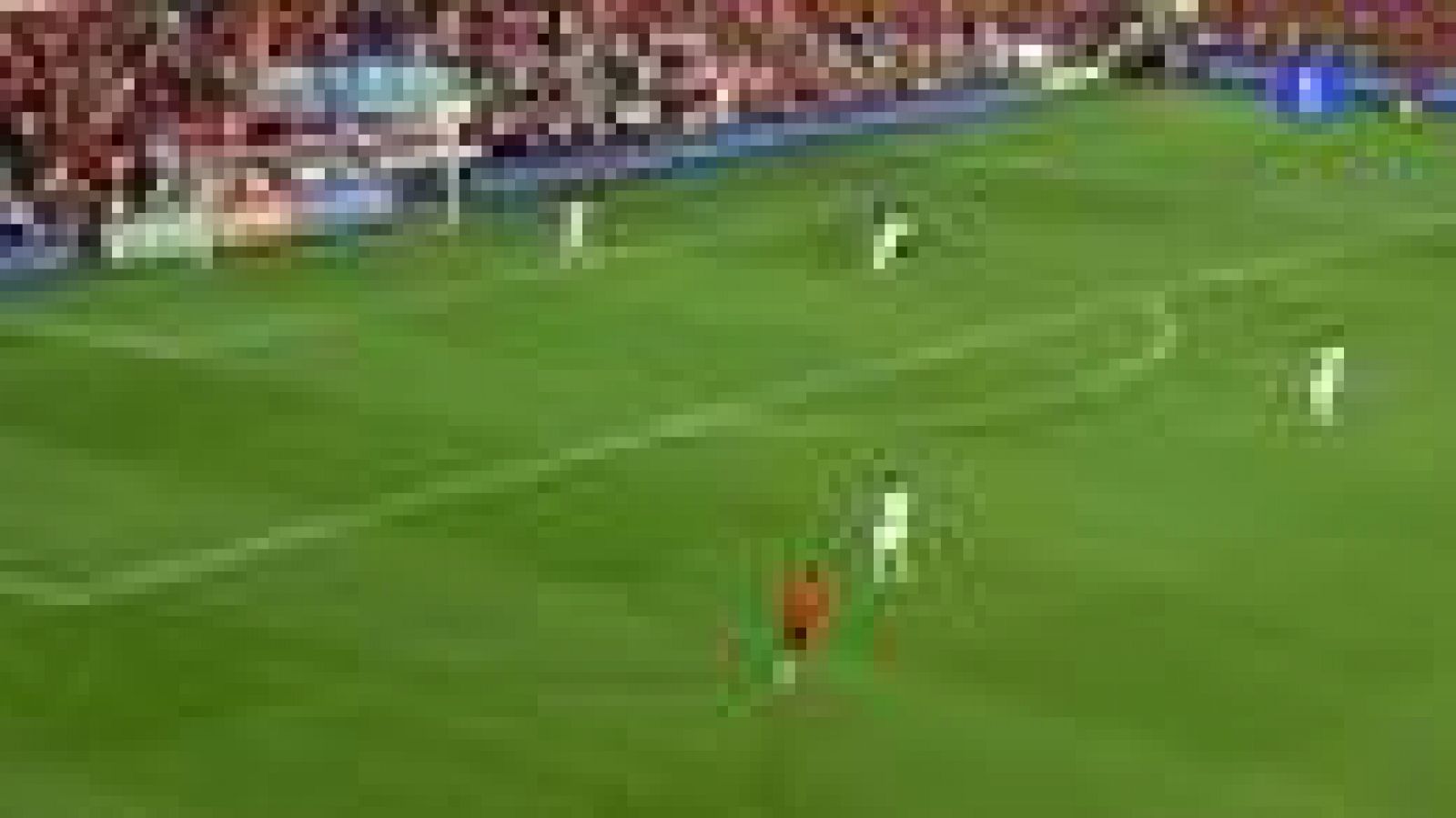 El delantero de la selección española vuelve a resolver un mano a mano frente al portero de Arabia Saudí elevando la pelota, esta vez a pase de David Silva.