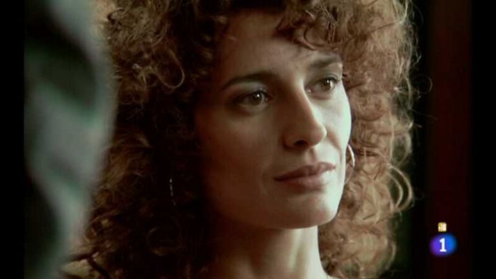 Al filo de la ley - Al filo de la ley - Una mujer pública (comienzo)