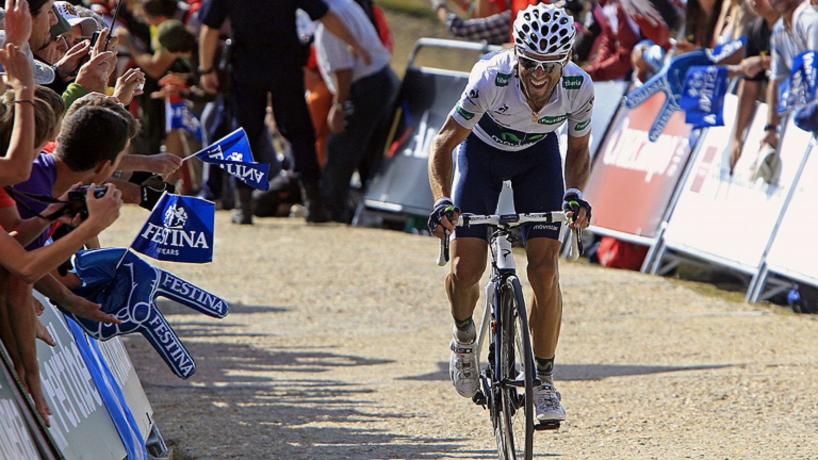 El ciclista ruso Denis Menchov (Katusha) se ha impuesto en la  vigésima y penúltima etapa de la Vuelta a España 2012 al ganar en la  línea de meta al australiano Richie Porte (Sky) y al belga Kevin de  Weert (Omega-Pharma), mientras que Alberto Conta