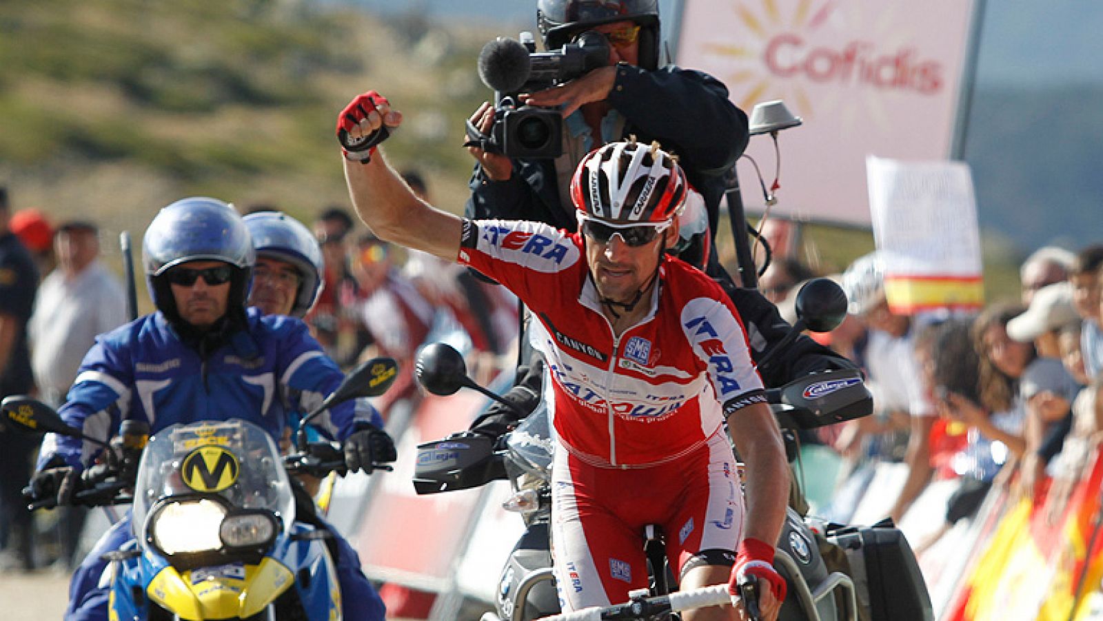 El ruso Denis Menchov (Katusha), doble ganador de la Vuelta a España, mostró su mejor nivel para imponerse en la vigésima etapa disputada entre Segovia y la Bola del Mundo, de 170,7 kilómetros, en la que Alberto Contador se proclamó virtual vencedor