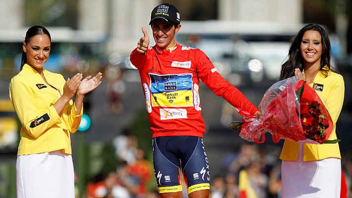 Contador sube al podio como vencedor de la Vuelta