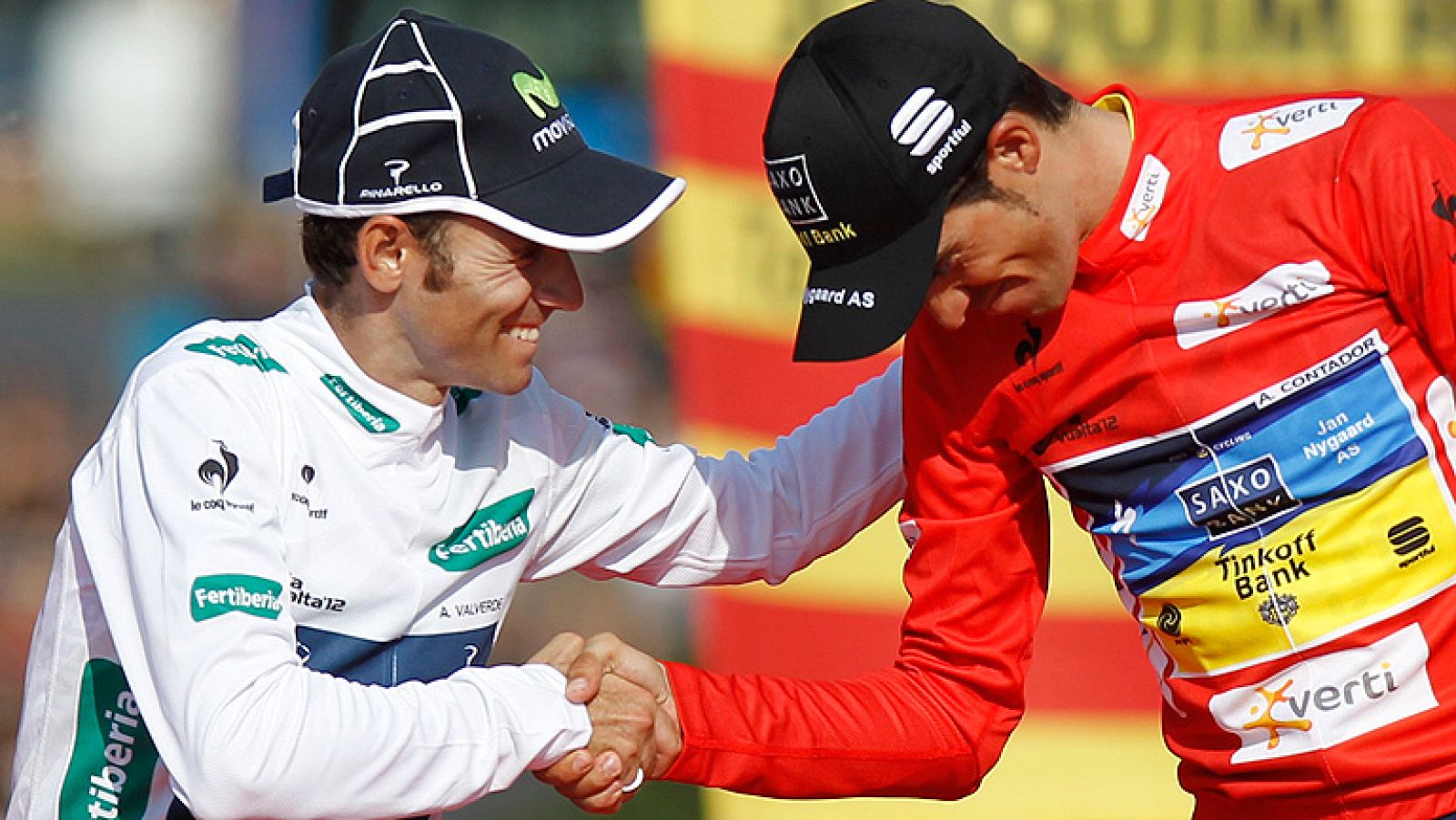 Vuelta ciclista a España: Alegría, deportividad y muchos niños en La Cibeles | RTVE Play