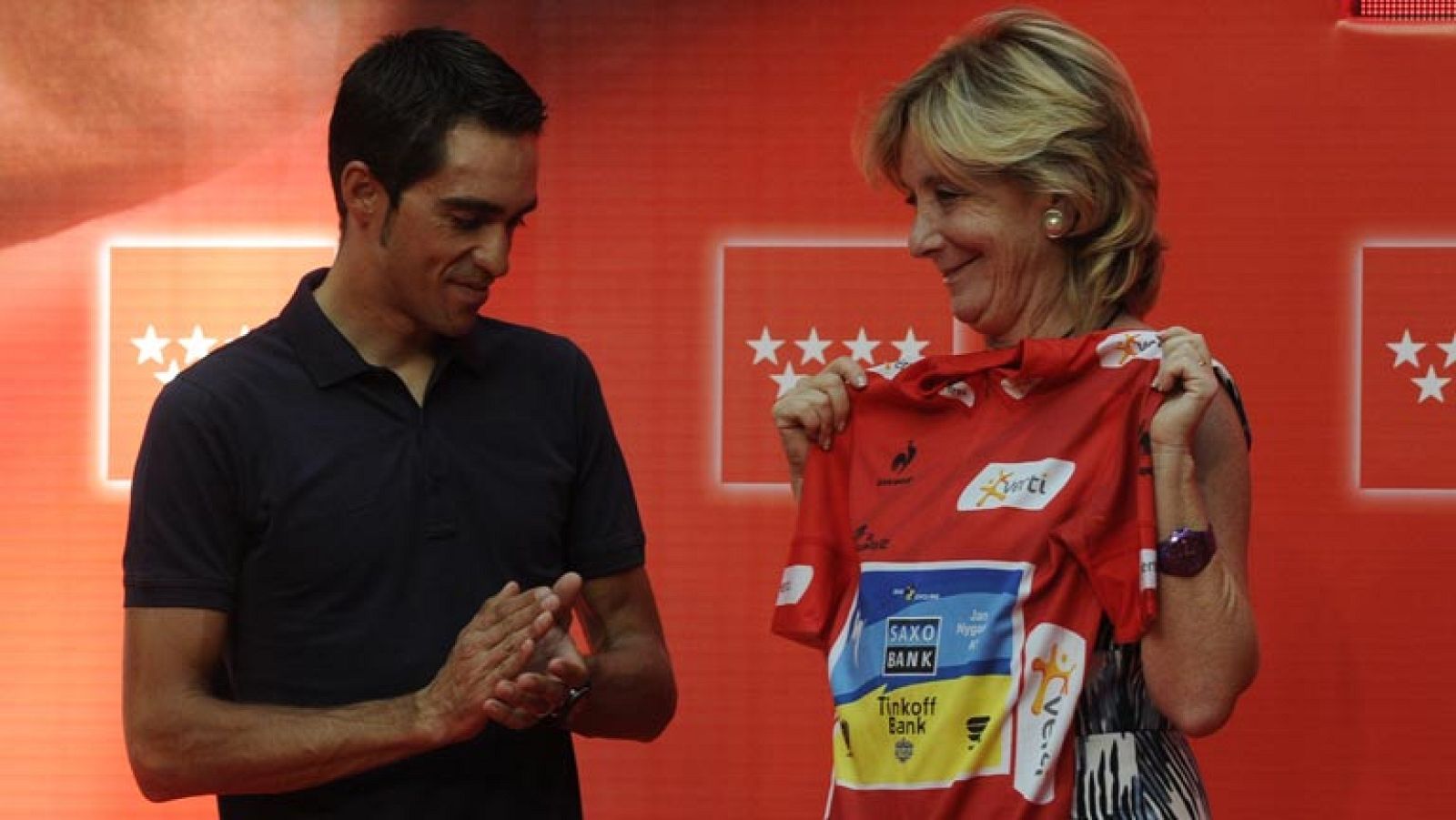 Esperanza Aguirre homenajea al campeón de la Vuelta 2012, Alberto Contador