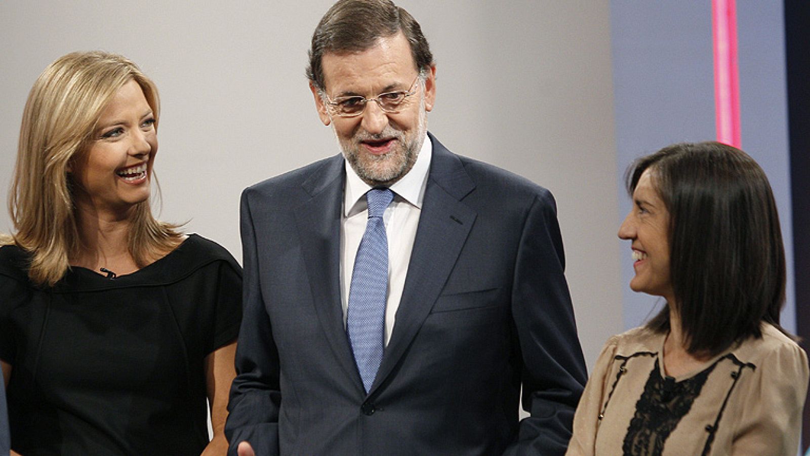 El presidente del Gobierno, Mariano Rajoy, ha señalado que en España "no estamos para la algarabía, el lío, la disputa y la polémica" en referencia a la Diada y a la manifestación convocada para pedir la independencia de Cataluña. "Fijemos prioridades porque en Cataluña hay 700.000 parados que quieren trabajar", ha aseverado.