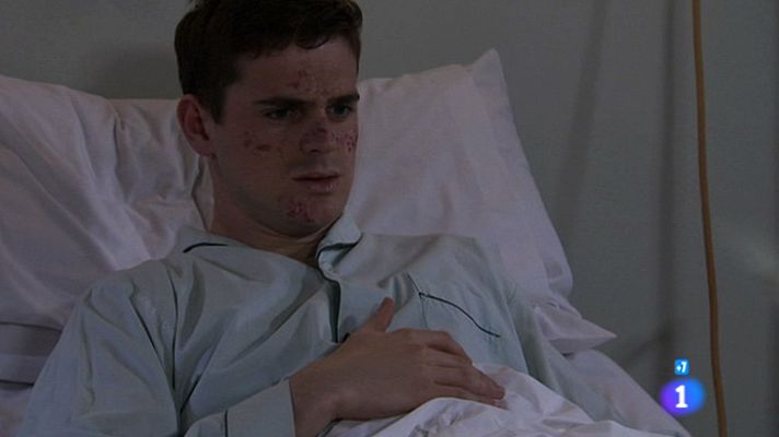 Amar en tiempos revueltos - Alberto sale del coma