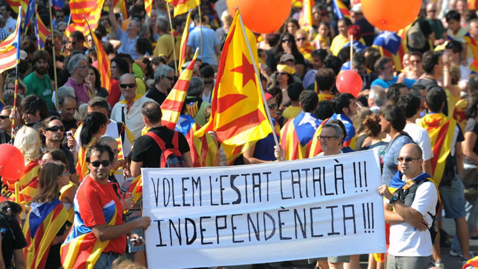 Miles de personas colapsan el centro de Barcelona en la marcha independentista - Informativo 24h | Ver