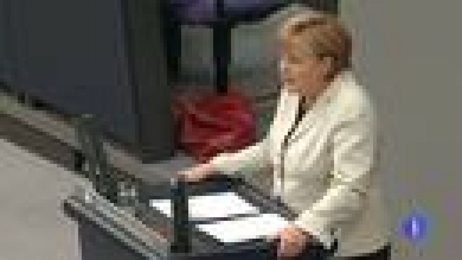 Telediario 1: Merkel celebra el fallo del Constitucional y subraya la responsabilidad con el euro | RTVE Play