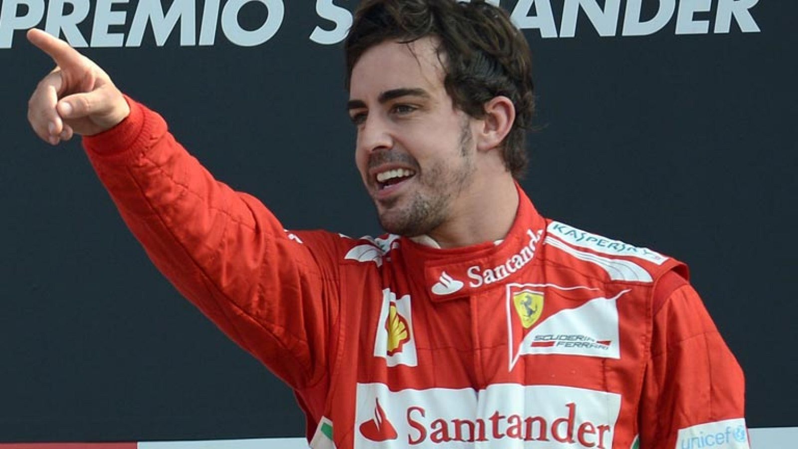 Alonso da clases de conducción