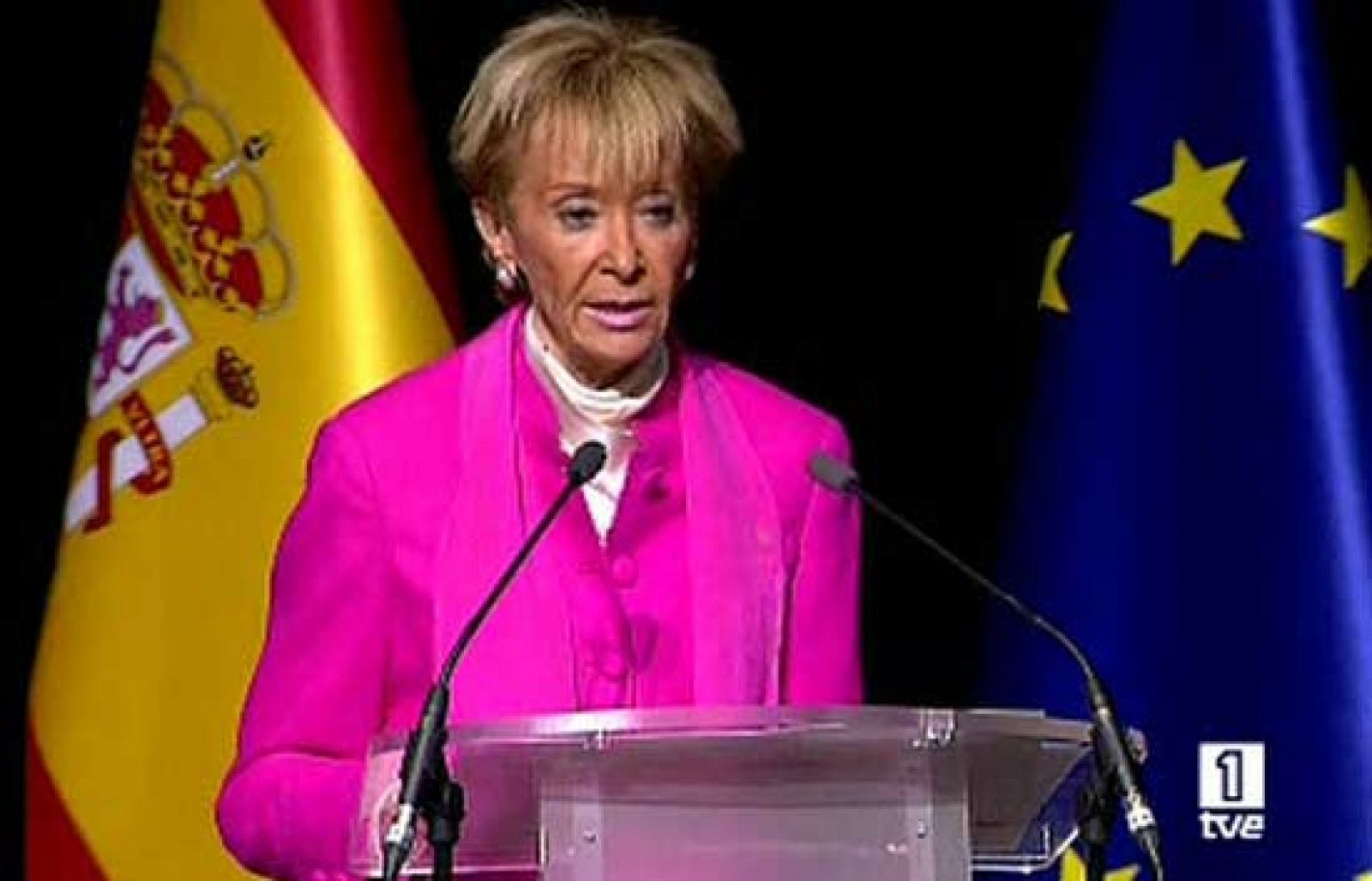 La vicepresidenta del Gobierno, María Teresa Fernández de la Vega, ha afirmado que el rechazo del Tratado de Lisboa por parte de los irlandeses en referéndum es "una dificultad más que habrá que superar" (14/06/08).