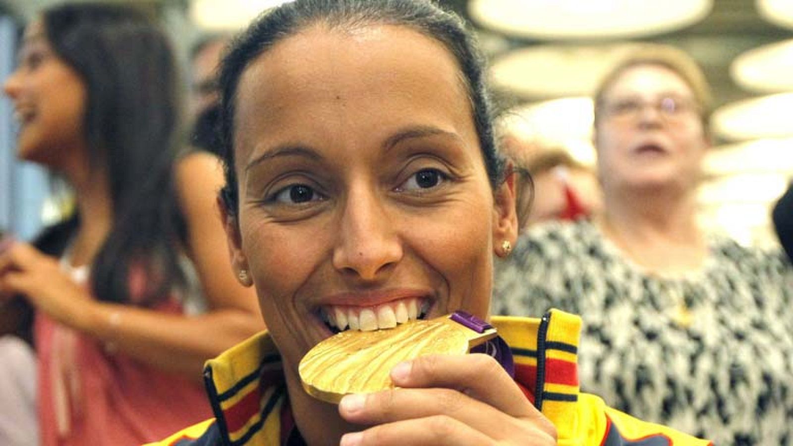 Día de reconocimientos para los atletas españoles que han participado en los Juegos Paralímpicos de Londres. Esta tarde, el ministro de Educación, Cultura y Deporte ha dicho que va a proponer para la Cruz del Mérito Deportivo a Teresa Perales, quien