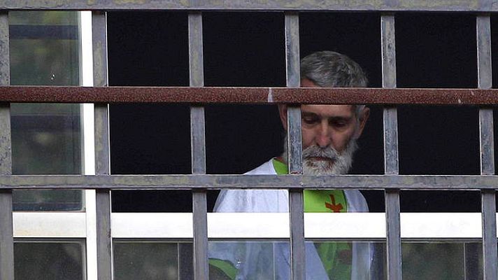 Informativo 24h - El preso de ETA Uribetxebarria abandona la habitación penitenciaria