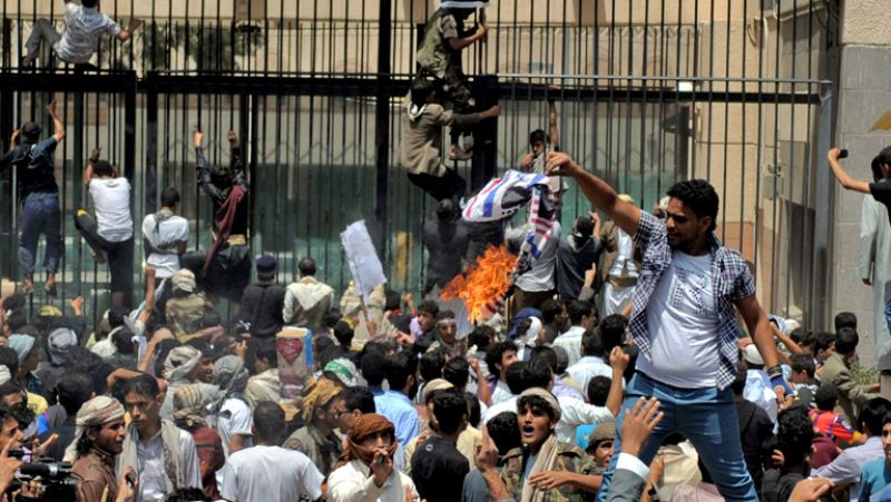 Manifestantes asaltan la embajada de EE.UU. en Yemen y son desalojados por la Policía 