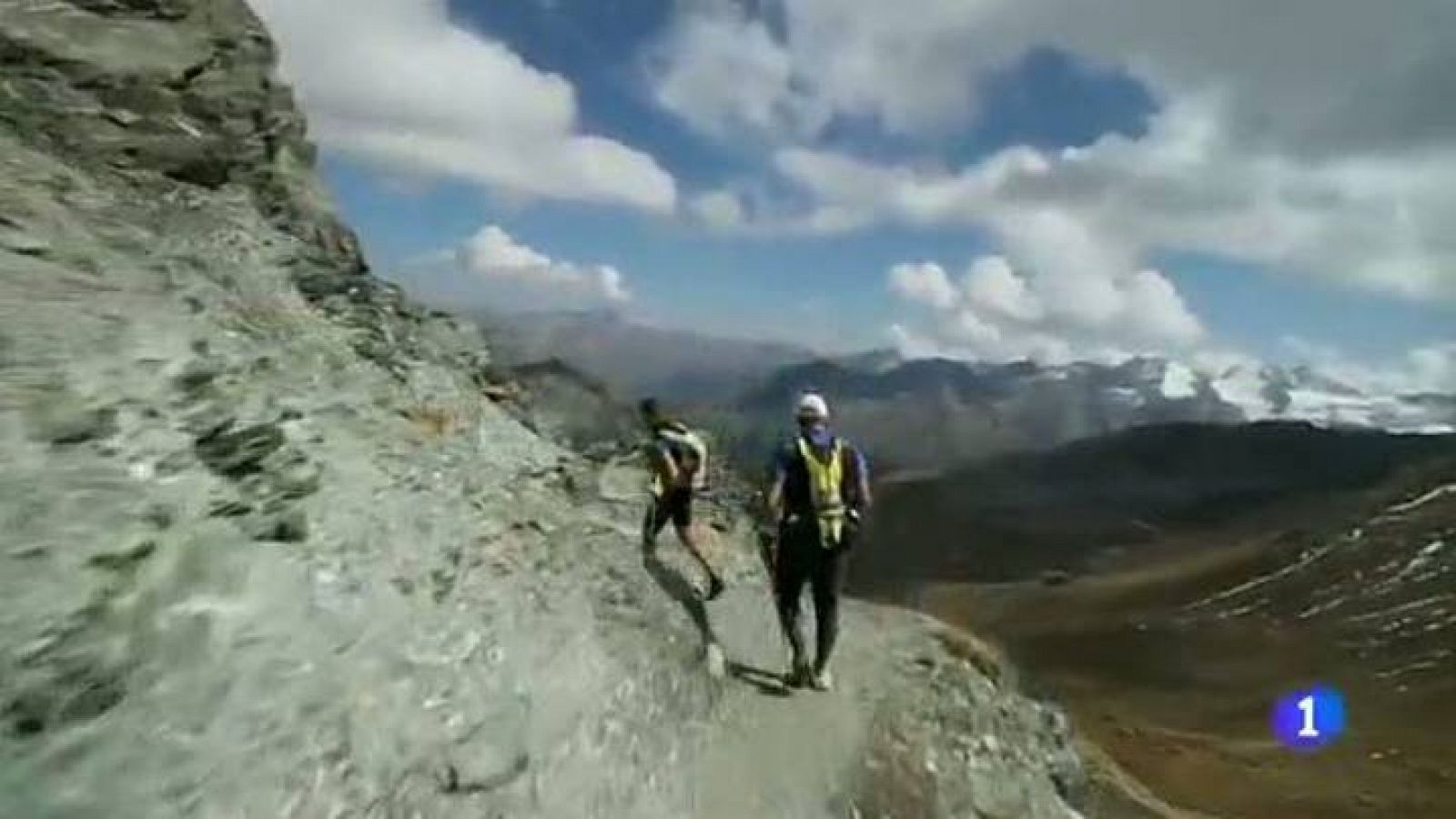 Telediario 1: Óscar Pérez ganador de la "Tor des Geants", terrible carrera alpina. | RTVE Play
