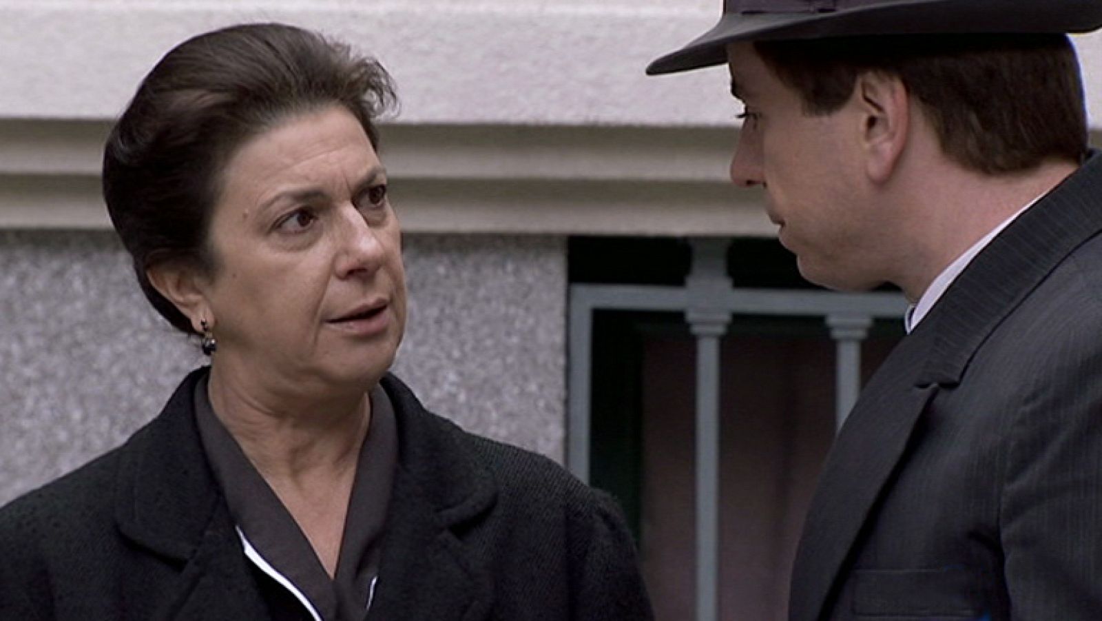 Amar - Felisa le "canta las 40" a Héctor