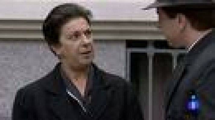 Amar en tiempos revueltos - Felisa le "canta las 40" a Héctor