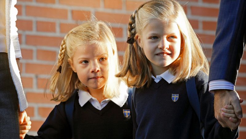 Los príncipes acompañan a sus hijas al colegio el primer día de clase - Los desayunos | Ver
