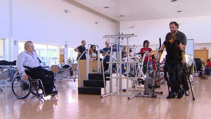 Telediario 1 - Una ayuda para volver a caminar