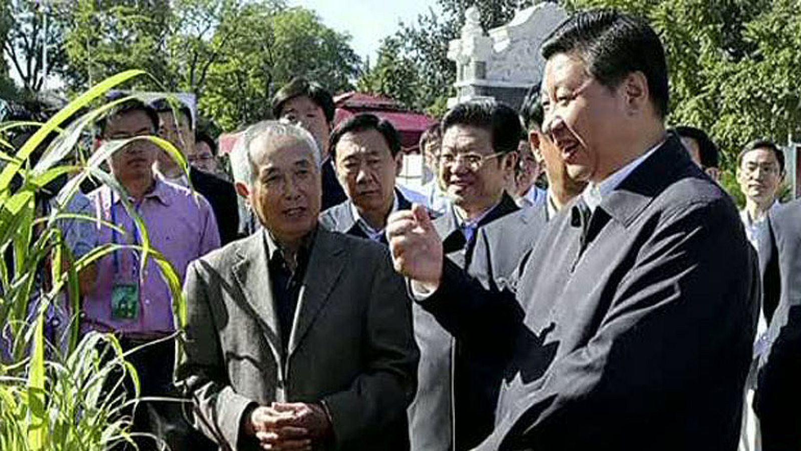 El vicepresidente chino Xi Jinping reaparece en público tras dos semanas desaparecido - Informativo 24h | Ver