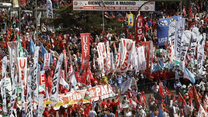 Telediario 1 - Miles de personas marchan en Madrid contra los recortes del Gobierno