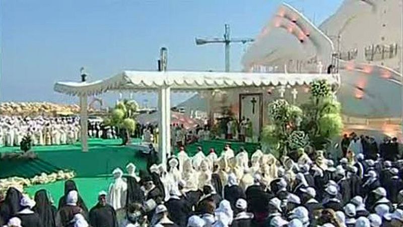 El papa oficia una misa en su despedida del Líbano 