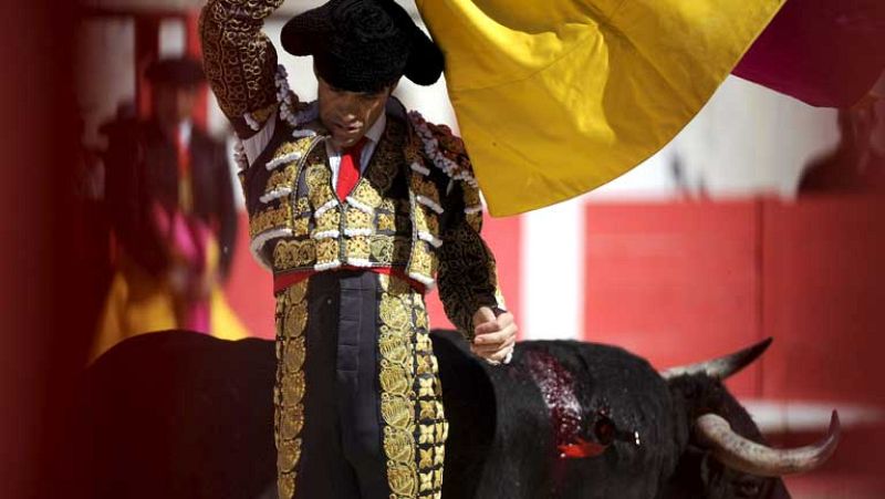 José Tomás hace historia en Nimes