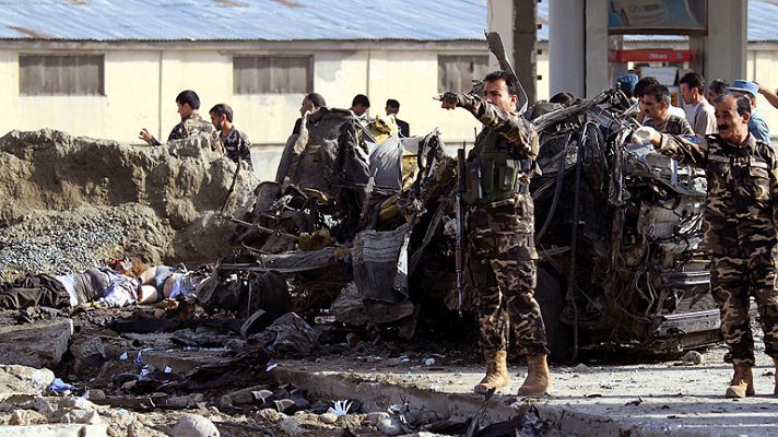 Telediario 1 - Mueren al menos 12 personas en un atentado suicida en Kabul
